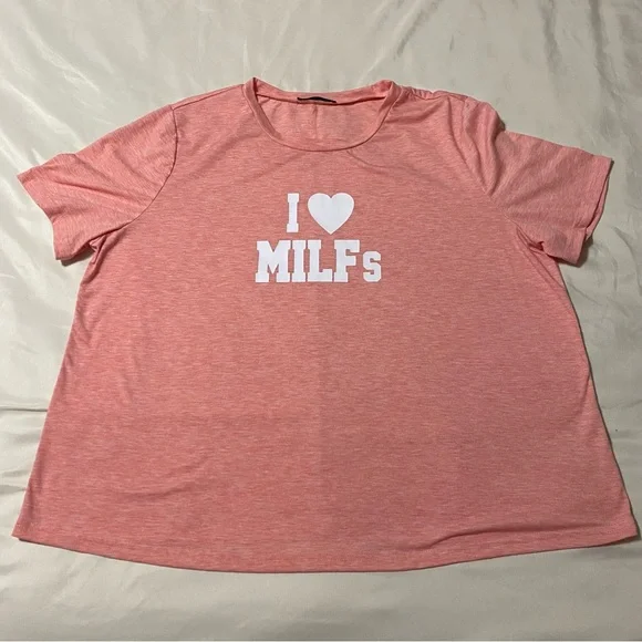 ☀️ “I love MILFs” Pink Graphic Slogan Shirt - Picture 2 of 5